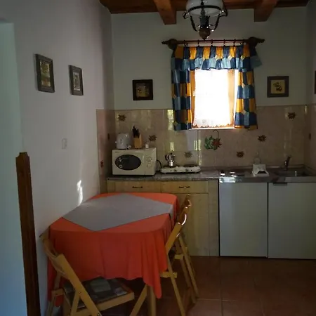 דירה Cseresznyes Vendeghaz Szomolya