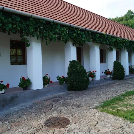 דירה Cseresznyes Vendeghaz