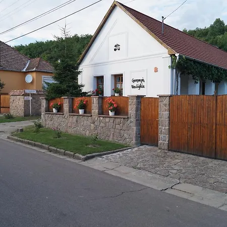 Cseresznyes Vendeghaz Apartment